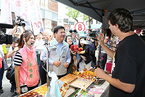 台北陪拜票  林佳龍籲盧秀燕勿在空汙嚴重時趁火打劫