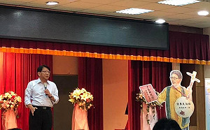 潘孟安出席社大分享會  輪轉台語談施政不跳針