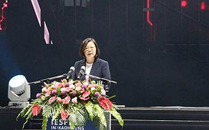 大力發展支持產業發展 蔡英文：首座電競館落腳高雄亞灣區