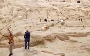 約旦豪雨洪水釀12死 古城4000旅客逃命