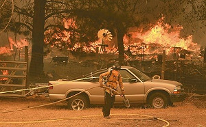 加州野火風吹助援 災區23死延燒擴增一倍