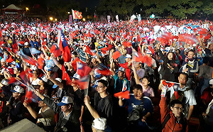 (影)韓國瑜陳學聖桃園大會師 下午五點前已擠進萬人