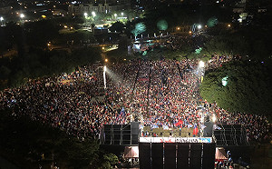 「韓流」夜襲桃園  韓國瑜挺陳學聖造勢近3萬人支持