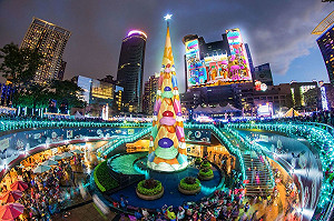 不只拍美照！新北耶誕城限定貼圖大放送