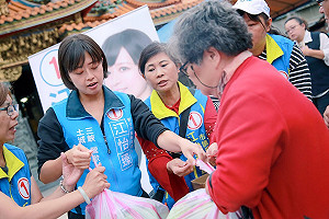 高麗菜價回穩 新北藍營選將仍義賣高麗菜搶選票