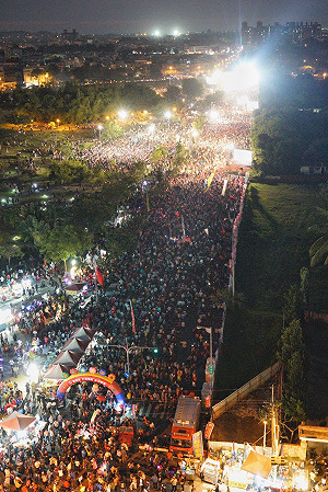 韓國瑜三山造勢「岡山場」 18:50宣稱現場湧入逾7萬人