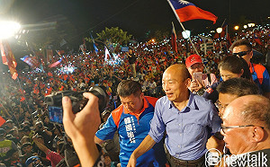 現場直擊》韓國瑜支持者湧入岡山 造勢最終場熱情洋溢