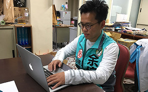 鎖定「滑世代」  余信憲拼選戰制空權 