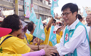 (影)反擊韓粉  陳其邁：吳敦義曾為愛河又髒又臭向市民道歉過
