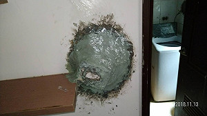 扯！怪房客把租屋「孔洞」全封住　網嚇：雞皮疙瘩掉滿地