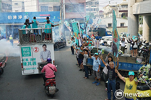 陳其邁林園掃街  談韓政見抄襲：「不要一面抄一面罵」