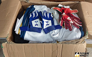 中華職棒／南英校友回饋基層　林泓育帶頭捐球具