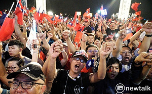 決戰大高雄》韓國瑜選前之夜 「277名禿子」大進場照亮高雄