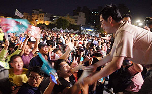 讀者投書》高雄黃金週 陳其邁超越藍綠 韓國瑜黨國味濃