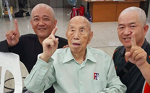 韓國瑜徵求禿子「照亮高雄」 百歲人瑞也報名