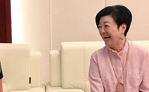 APEC亞太經合會》張淑芬靠藝術拚外交 彭斯夫人推特秀合照