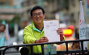 展現參選決心 姚文智辭職書已簽署呈交立院人事處