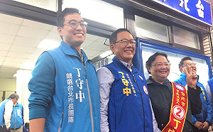 全家總動員掃街 丁守中選前之夜邀「正毅兄弟」助講