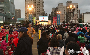 選前之夜》柯文哲在四四南村  園遊會、演唱會登場