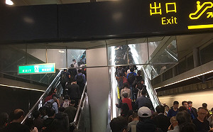 北漂牌奏效？高鐵58班次塞好塞滿  自由座「站到溢出來」