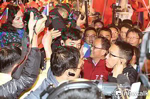 選前之夜》丁守中嘆：台北遍體麟傷 連歌詞都寫「離開台北流浪到北京」