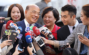 蘇貞昌偕同夫人.小女兒投票 籲守護民主價值