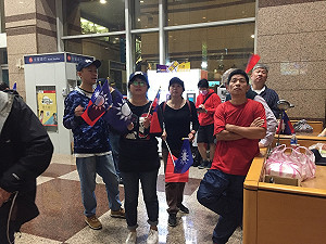 絕地大反攻 支持者齊聚國民黨中央歡欣鼓舞