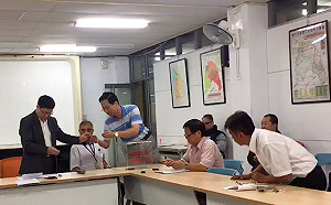 同燈同分! 新竹市新光里長同票抽籤  何智昌連任成功