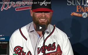 MLB／明星捕手麥肯回鍋勇士　穿回往日16號球衣(影)