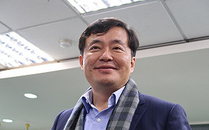 民進黨推林右昌代理主席 洪耀福裸退