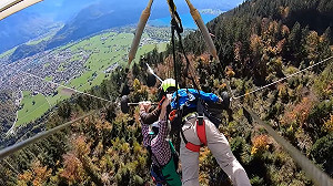 (影)真的是「命懸一線」 美男滑翔翼初體驗竟沒繫安全帶