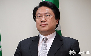 市民要求「專心市政」 林右昌親覆：每週三請半天假