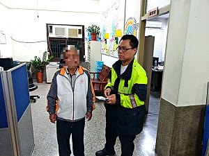 老翁選後太嗨迷路  熱心警協助返家