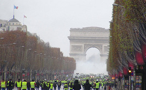 法國黃背心運動暴力更猖獗 政府無意讓步