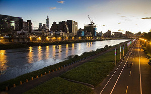 衝一波超美河岸夜景！這3條河濱夜騎路線超夯