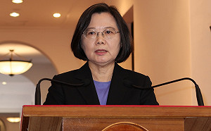 蔡英文駁逼宮說：民主政治不是宮廷劇  鬥爭會是毒藥