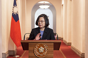 雙向溝通更溫馨！蔡英文首次「迴廊談話」直播大受好評