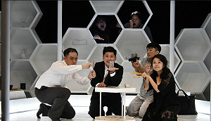 綠光世界小劇場推出首部作品《THE BEE狂蜂》