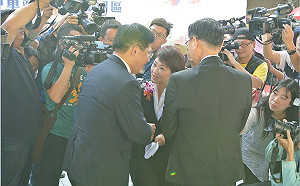 快訊》龍燕選後首度見面 林佳龍盼盧秀燕支持山手線