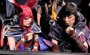 英雄聯盟明星賽》兩人同心創奇蹟！Bang、Sneaky巧扮剎雅驚豔全場(影)