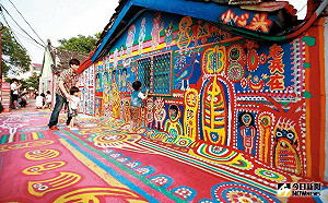 全台狂蓋13座天空步道、80座彩繪村　觀光局：不能再蓋了