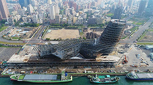 玩笑開大了！網傳高雄港務大樓倒塌　貼文網友出面道歉