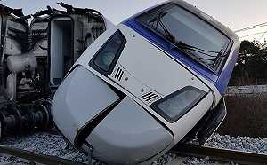 南韓高鐵江陵線脫軌  14人輕傷