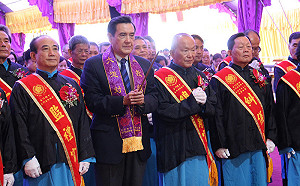 馬王同框龍華聖會  徐耀昌劉政鴻同場禮貌互動