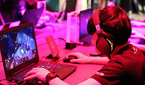 沈迷電玩恐提早老化！美研究：大腦皮層變薄