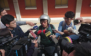 段宜康機車肇事擦撞 掏萬元即時和解