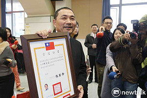 華為贊助新北耶誕城 侯友宜 : 贊助歸贊助 國安歸國安