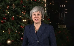 好險！200:117  英首相梅伊低空飛過逼宮危機