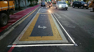 (影)機車待轉很「亮」眼 桃市推Led發光待轉區