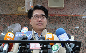 卓榮泰參選 游盈隆質疑：派系共推 扭扭捏捏才出來